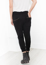 Load image into Gallery viewer, Highsoft Cropped Sweat in Black